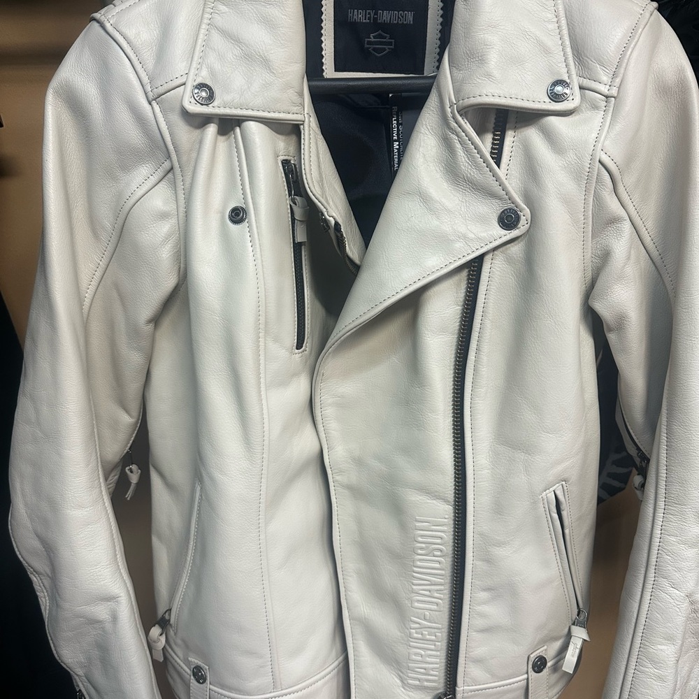 Women’s tan leather Harley Davidson jacket size medium brand new with tags